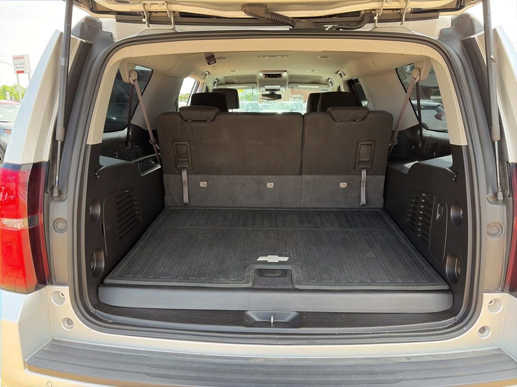 Used 2016 Chevrolet Suburban LS RWD image 9