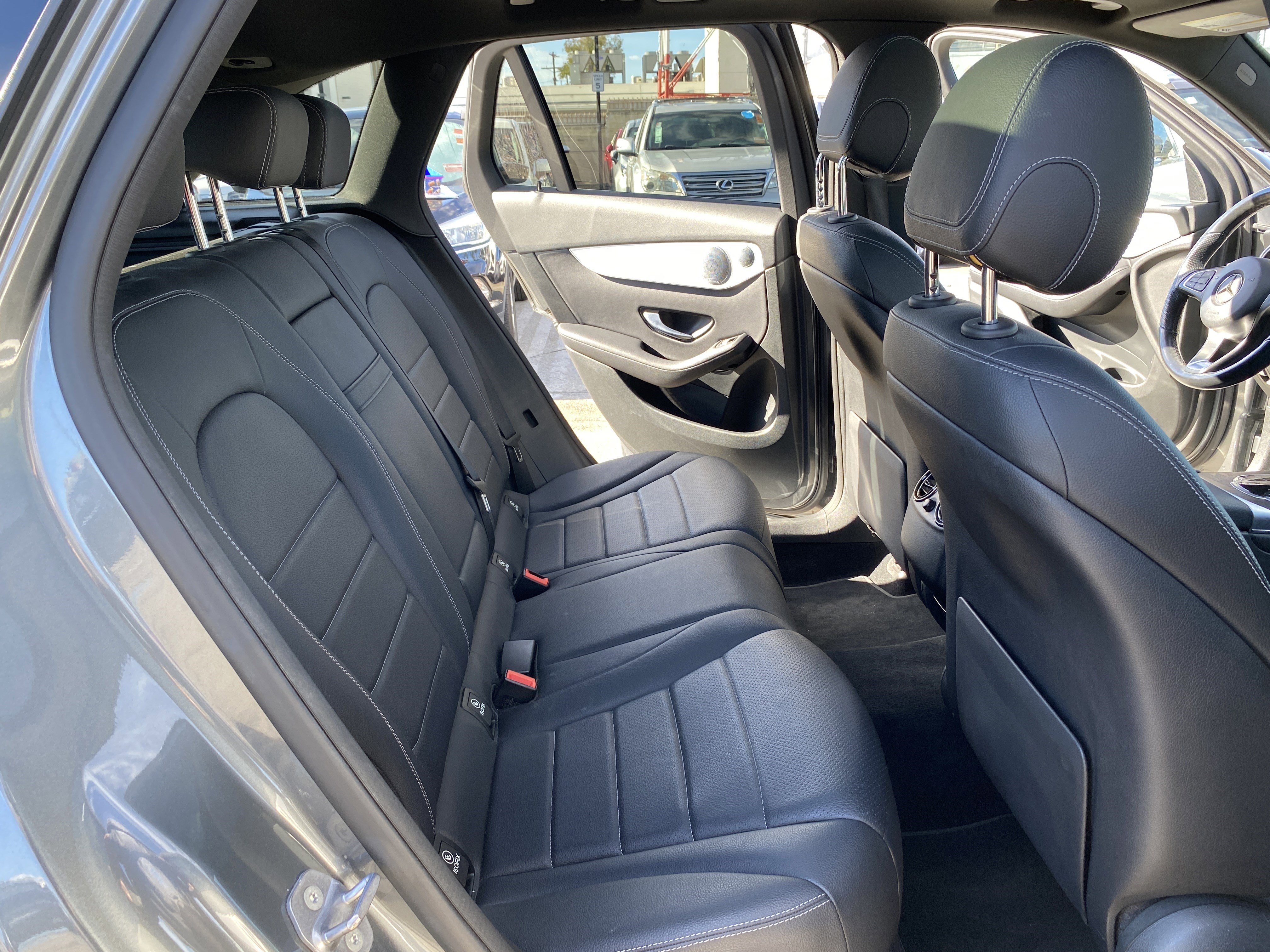 Used 2019 Mercedes-Benz GLC 350e 4MATIC w/ Premium Package image 19