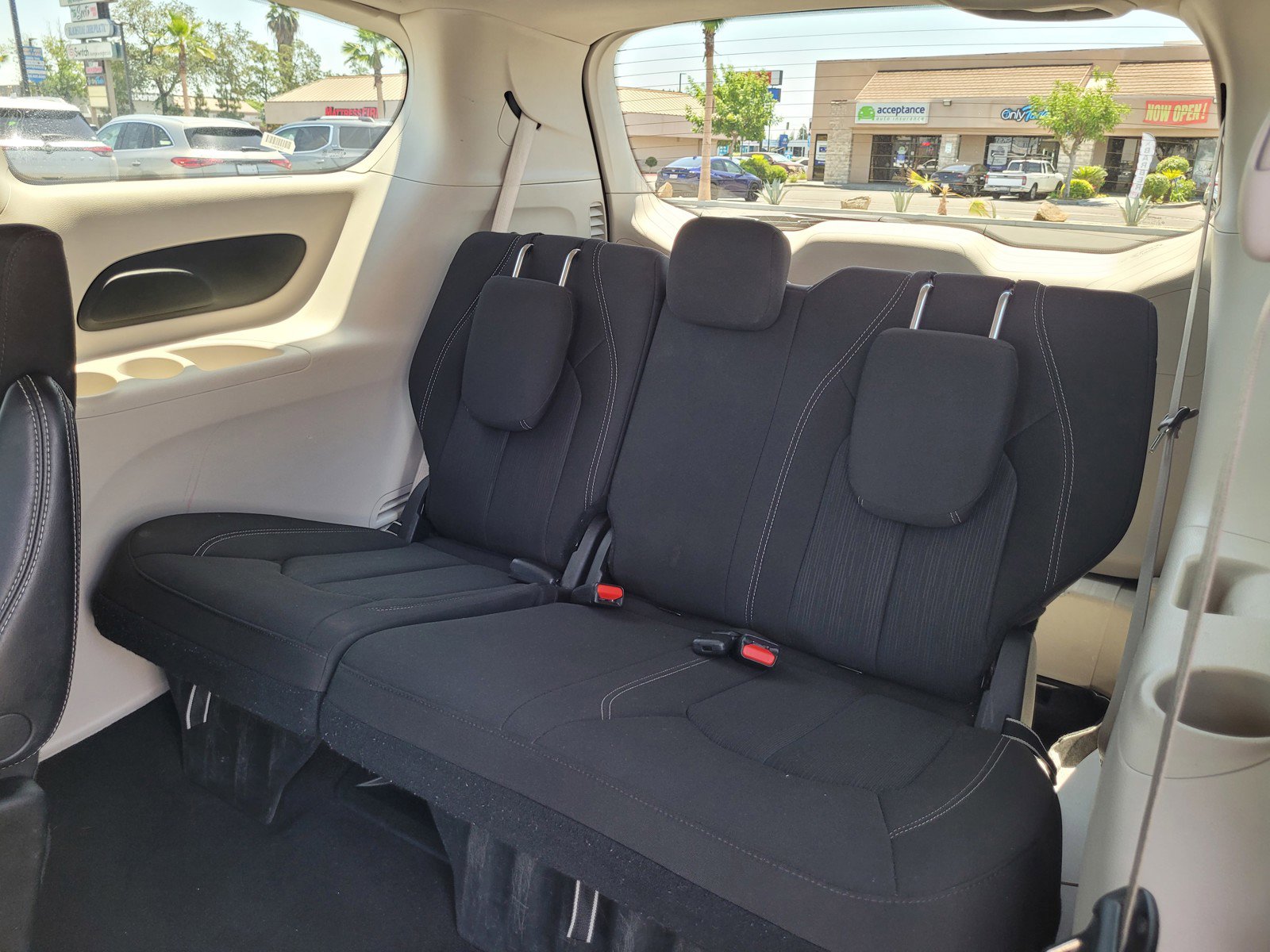 Used 2023 Chrysler Voyager LX FWD image 12