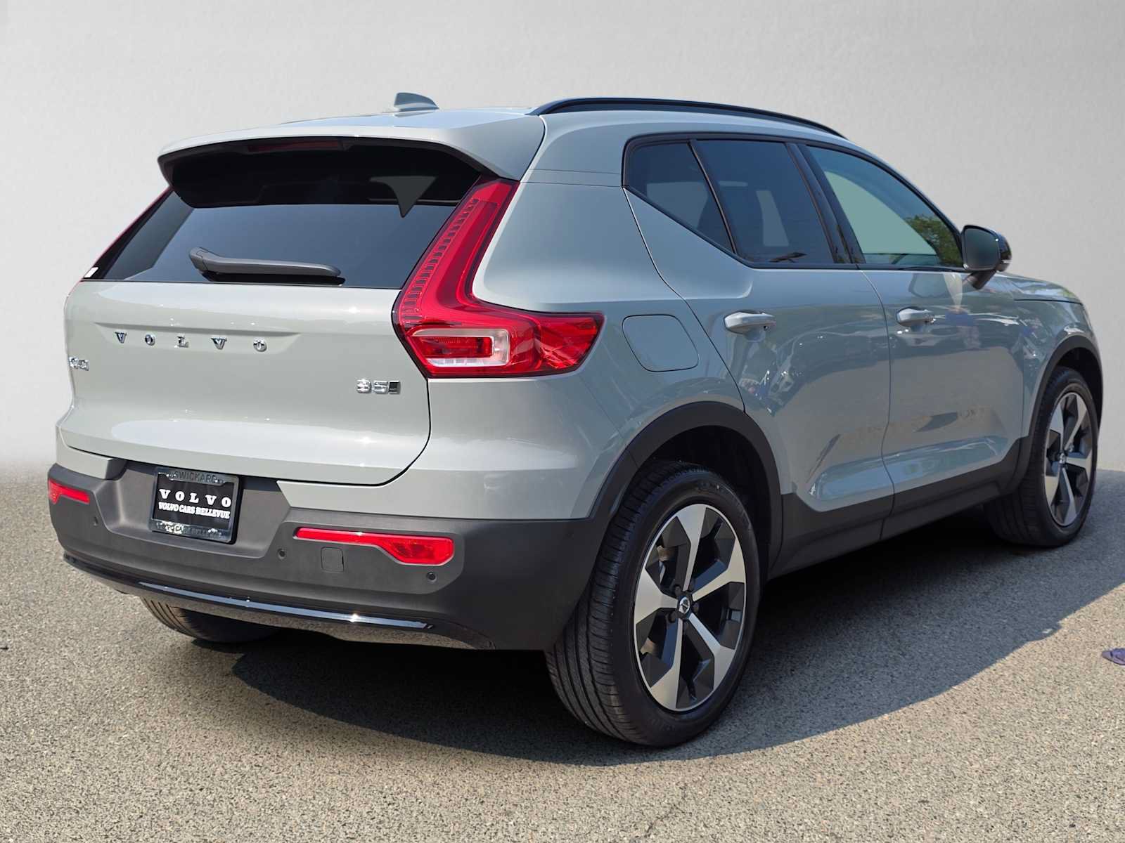 New 2026 Volvo XC40 B5 Plus w/ Protection Package Premier AWD/4WD image 3