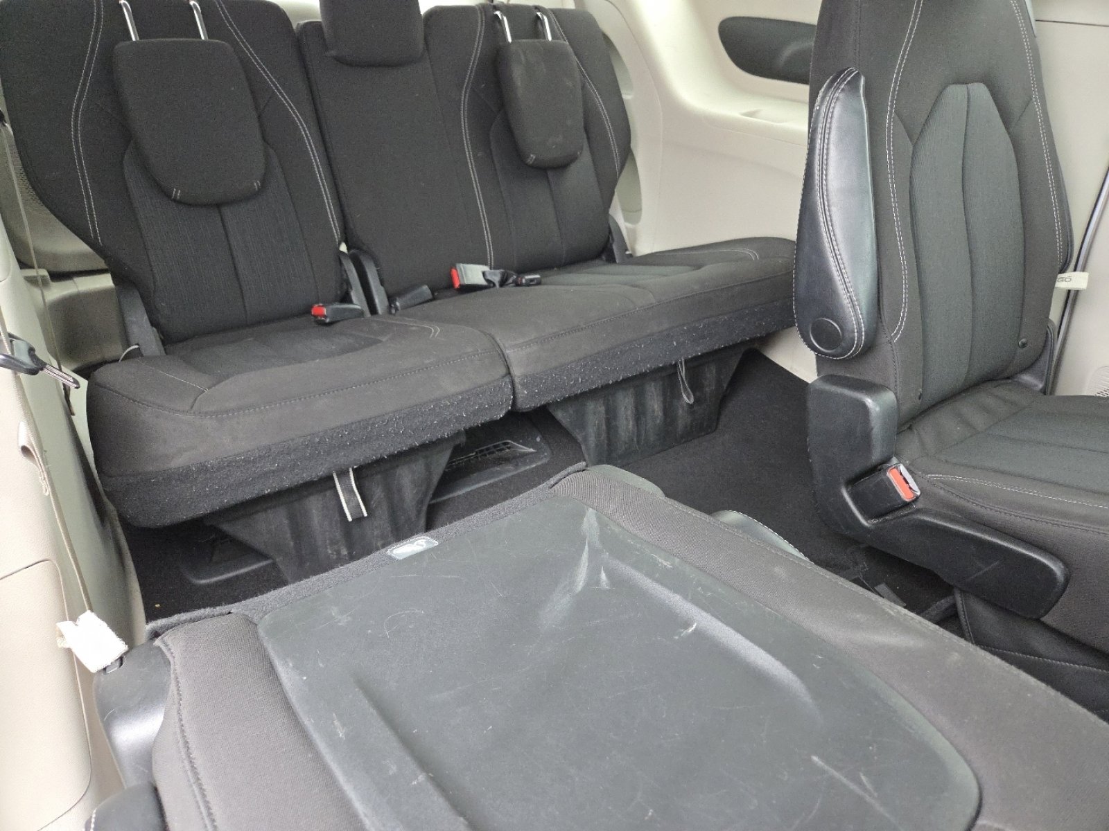 Used 2023 Chrysler Voyager LX image 20