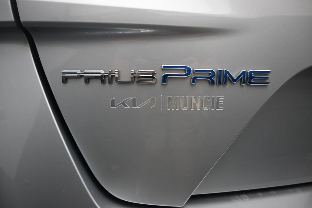 Used 2017 Toyota Prius Prime Plus w/ Carpet Mat Package FWD image 10