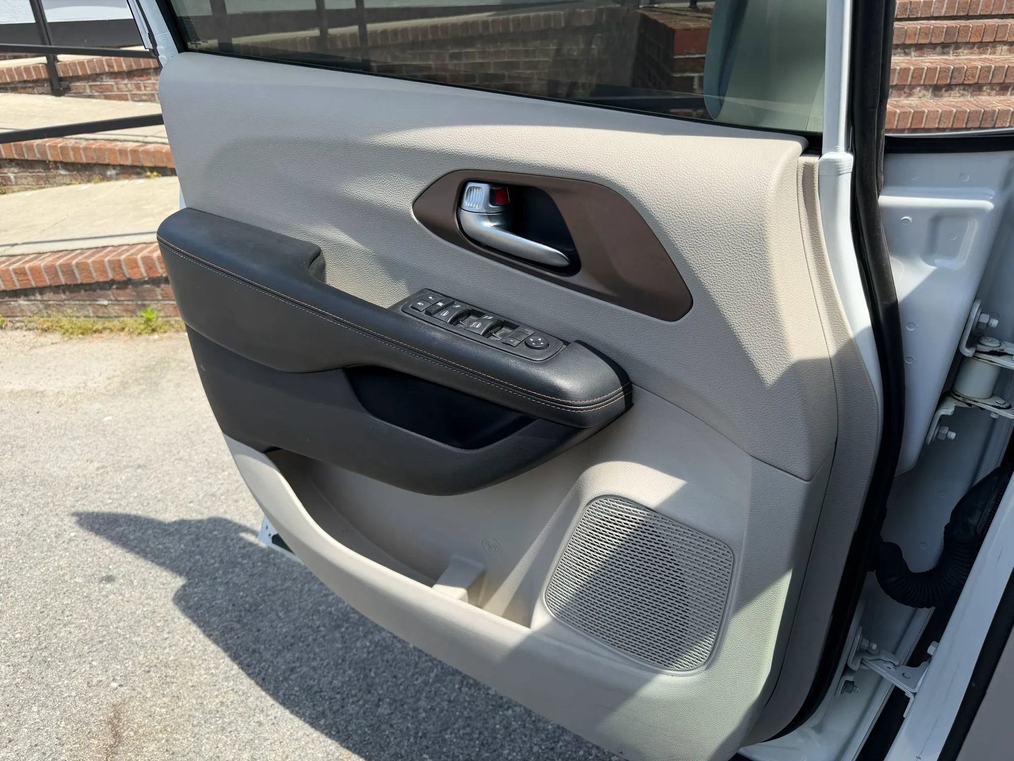 Used 2019 Chrysler Pacifica Touring-L image 28