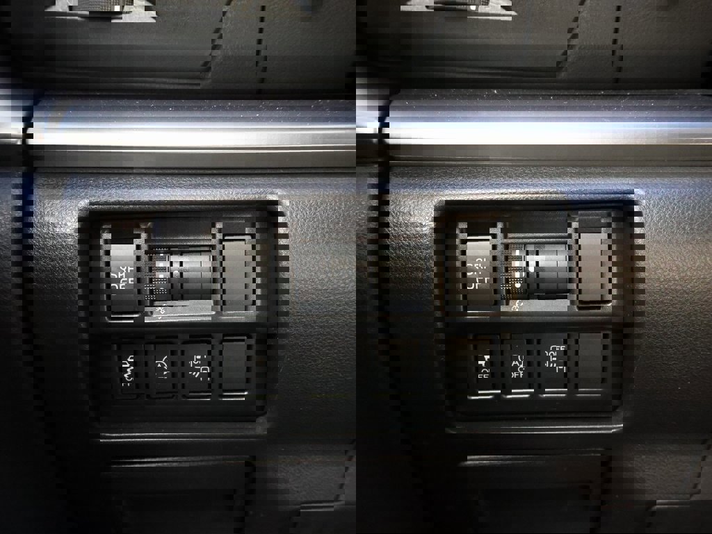 Used 2023 Subaru Crosstrek 2.5i Limited w/ Moonroof Package image 32