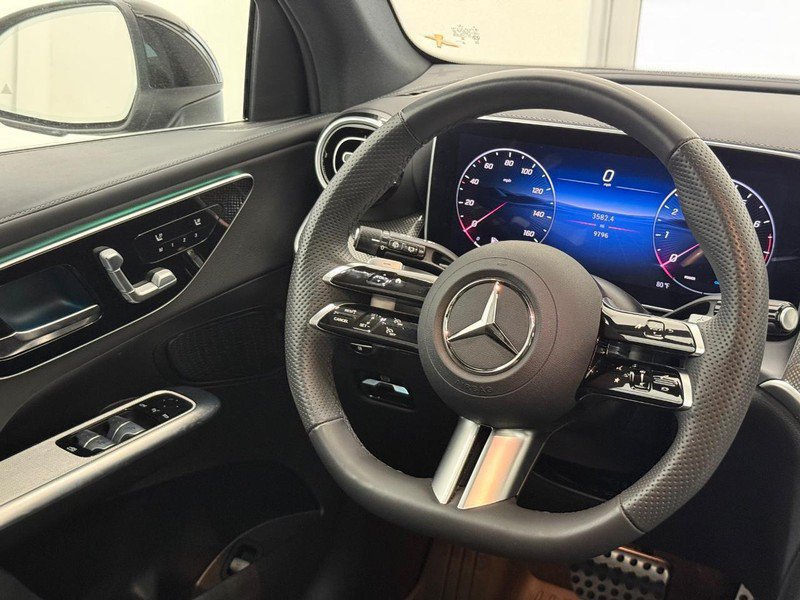 Used 2026 Mercedes-Benz GLC 300 4MATIC image 11