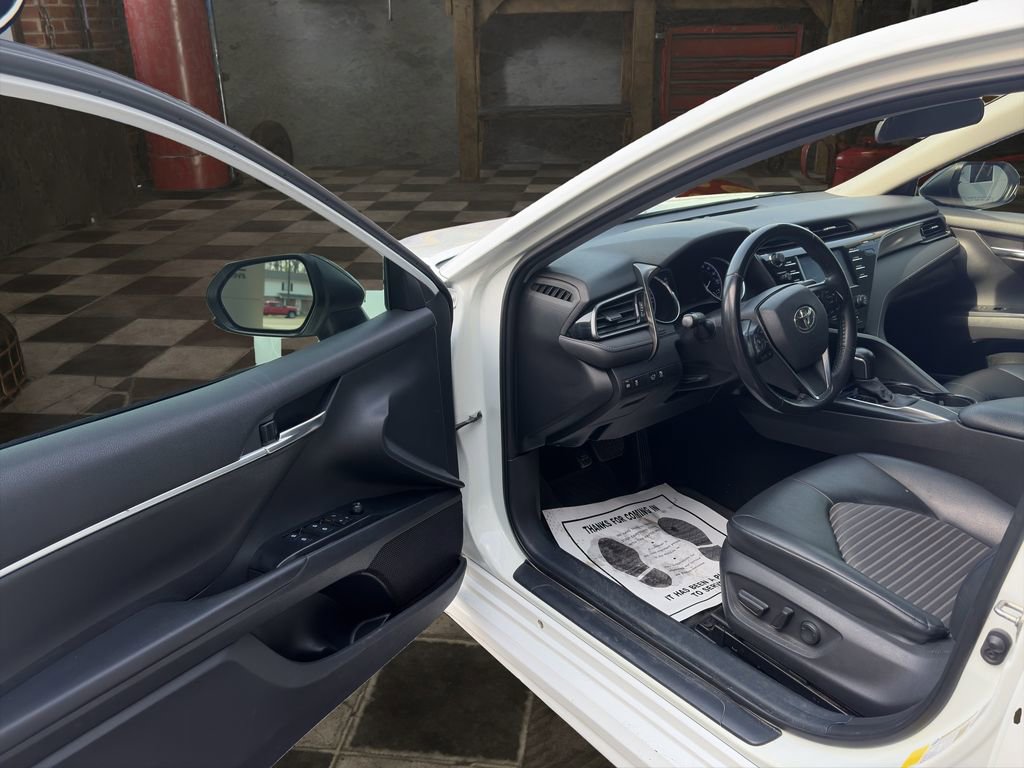 Used 2020 Toyota Camry SE image 15