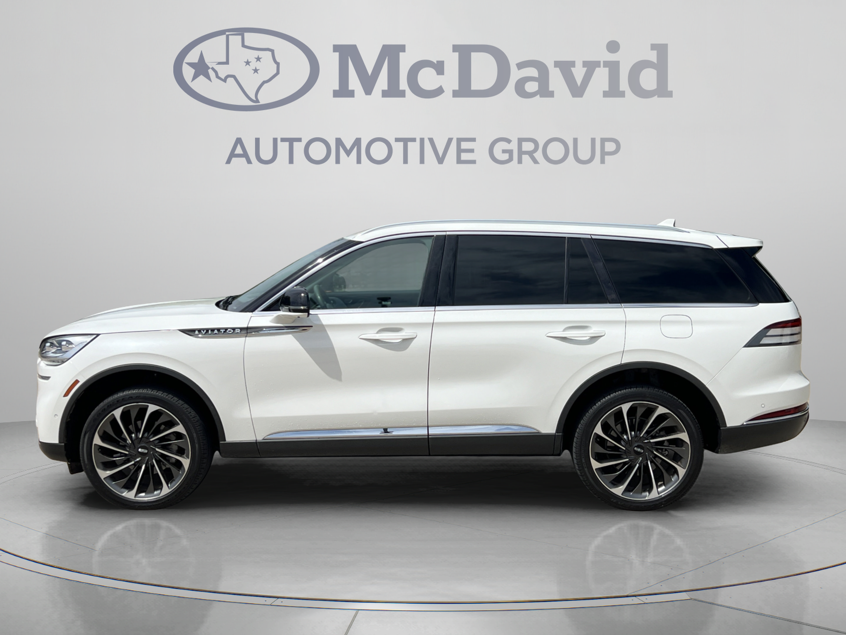 Used 2021 Lincoln Aviator Reserve w/ Equipment Group 202A AWD/4WD image 4