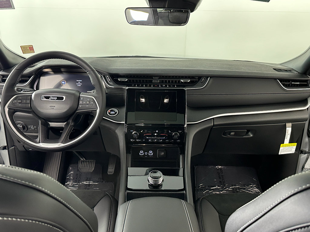 New 2025 Jeep Grand Cherokee Altitude AWD/4WD image 4