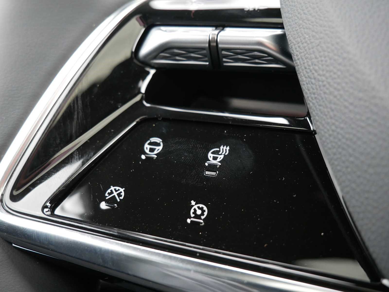 Used 2026 Cadillac Lyriq Premium Luxury w/ LPO, Floor Liner Package AWD/4WD image 25