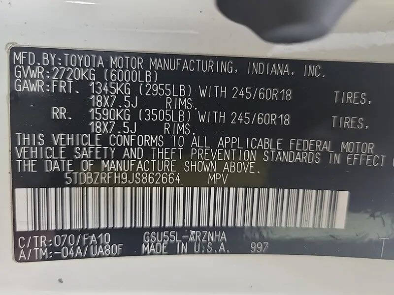 Used 2018 Toyota Highlander Plus w/ Carpet Mat Package (TMS) AWD/4WD image 11