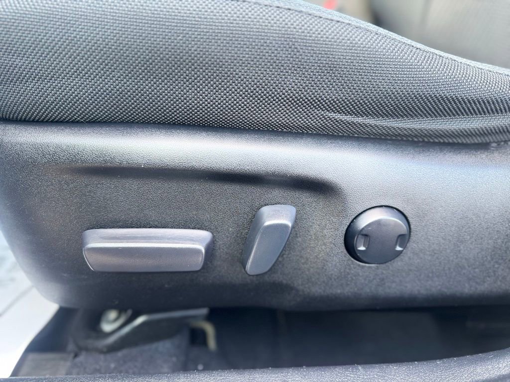 Used 2016 Toyota Camry LE image 17