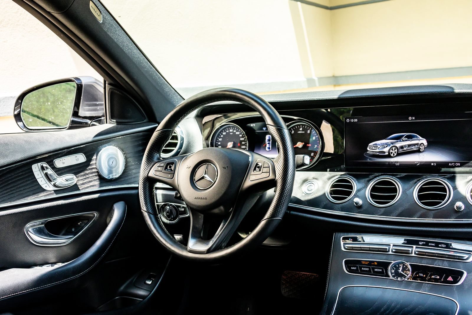 Used 2018 Mercedes-Benz E 300 4MATIC image 17