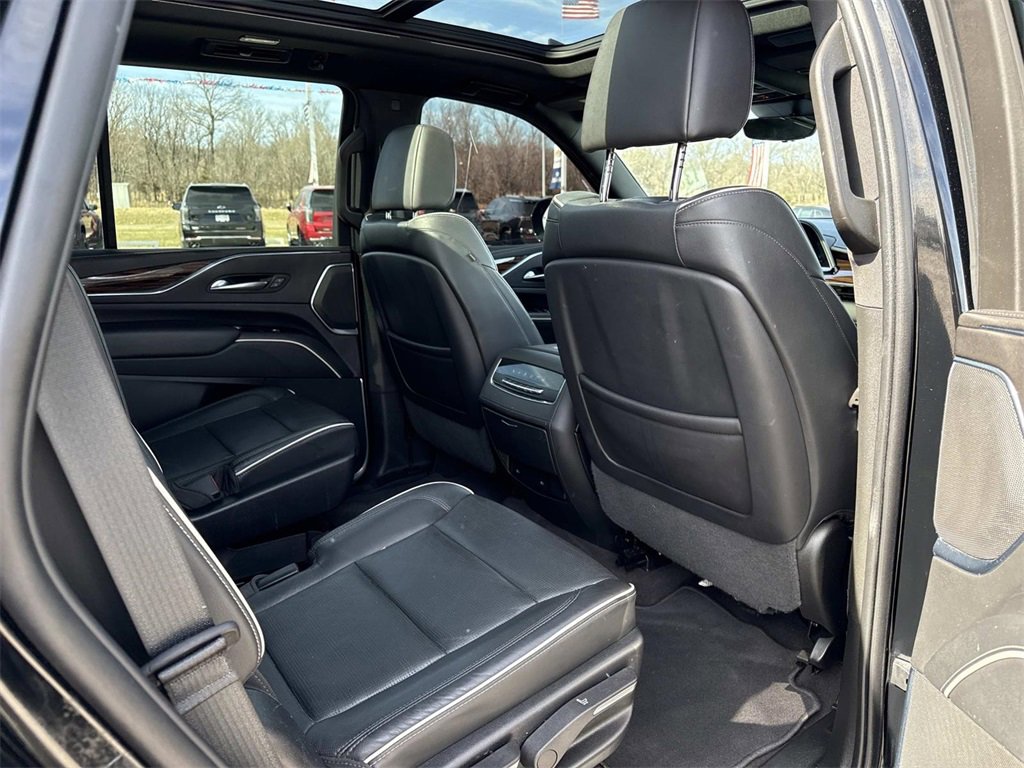 Used 2023 Cadillac Escalade Premium Luxury image 33