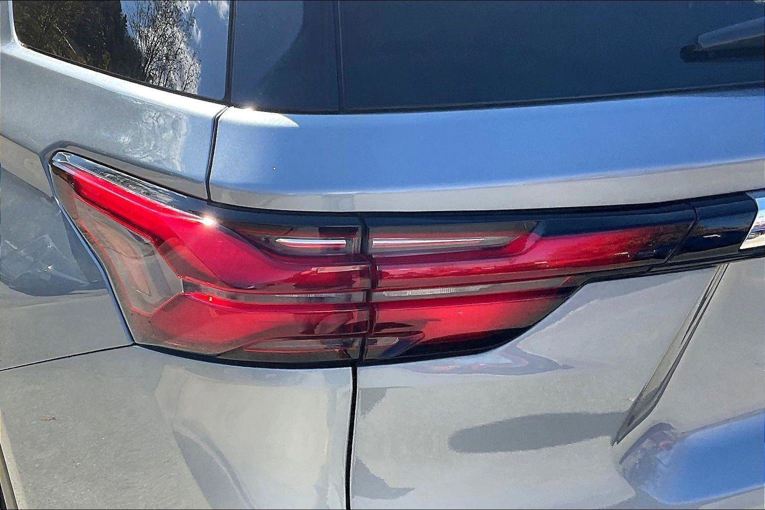 Used 2023 Chevrolet Traverse LT image 32