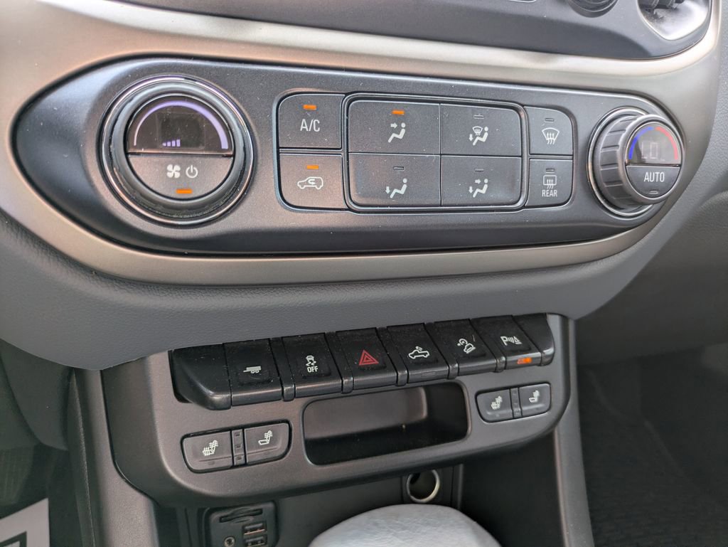 Used 2022 Chevrolet Colorado Z71 image 16