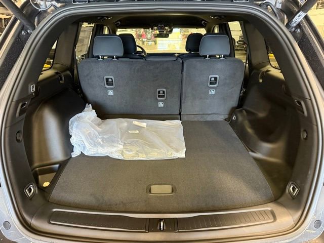 New 2025 Jeep Grand Cherokee Laredo w/ Luxury Tech Group I image 18