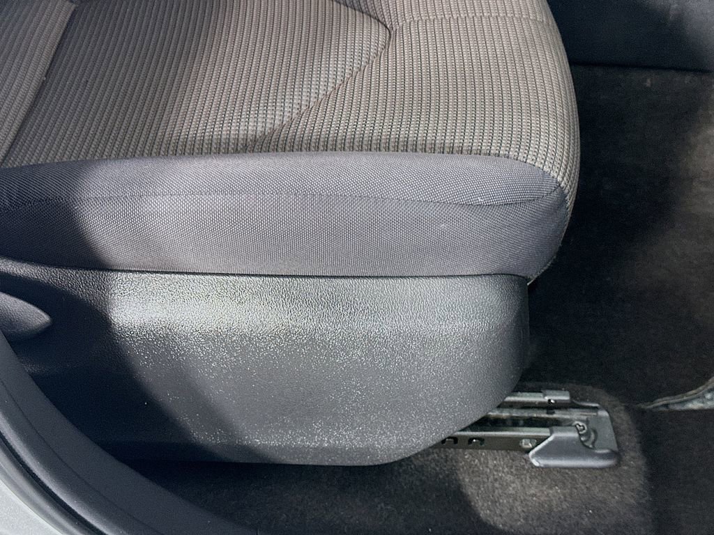 Used 2024 Toyota Highlander LE FWD image 23