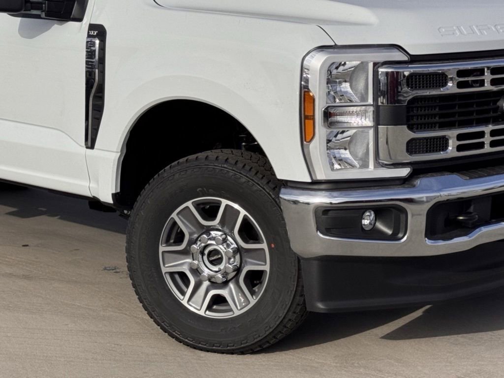 New 2025 Ford F350 XLT w/ FX4 Off-Road Package AWD/4WD image 4