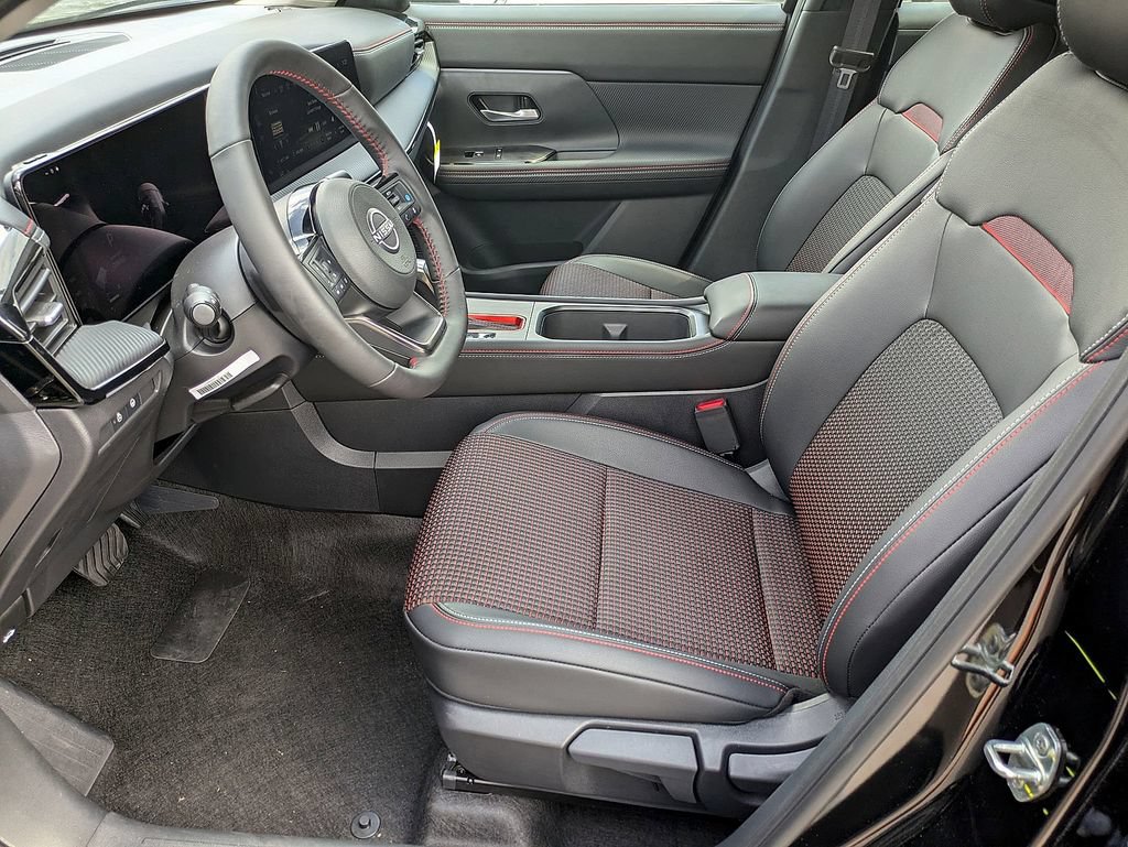 New 2025 Nissan Kicks SR w/ SR Premium Package AWD/4WD image 18