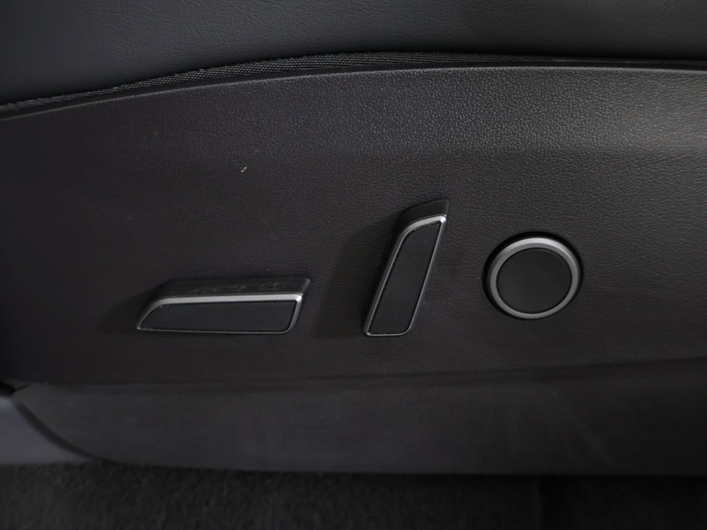 Used 2022 Tesla Model Y Performance AWD/4WD image 34