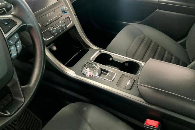 Used 2019 Ford Fusion SE FWD image 15