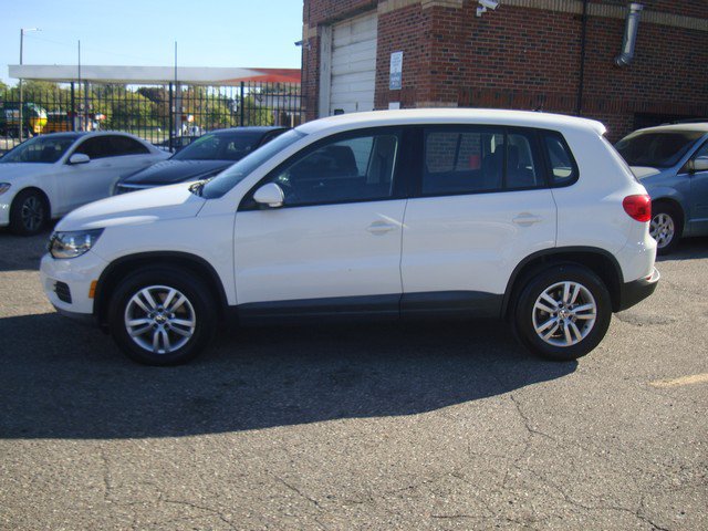 Used 2014 Volkswagen Tiguan S FWD image 2