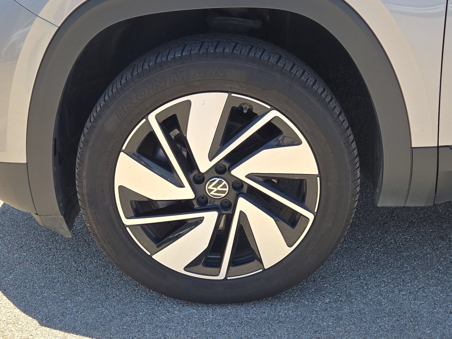 Used 2025 Volkswagen Atlas SE AWD/4WD image 11