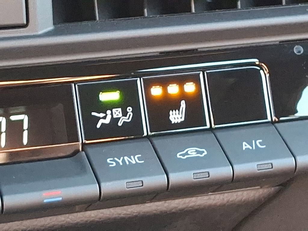 Used 2023 Toyota Crown XLE image 28