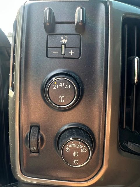 Used 2018 Chevrolet Silverado 2500 High Country w/ Duramax Plus Package AWD/4WD image 27