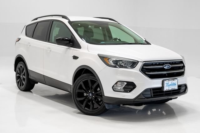 Used 2017 Ford Escape SE w/ SE Sport Appearance Package AWD/4WD image 6
