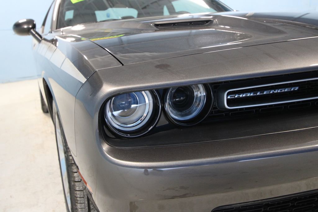 Used 2019 Dodge Challenger SXT image 30