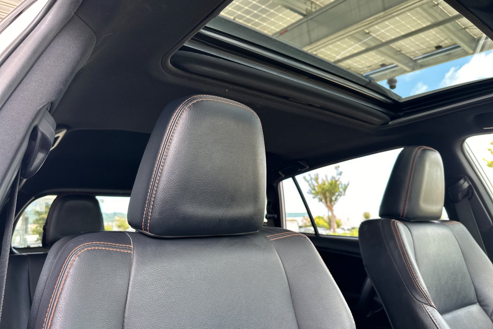 Used 2018 Toyota RAV4 SE w/ Power Extra Value Package AWD/4WD image 17