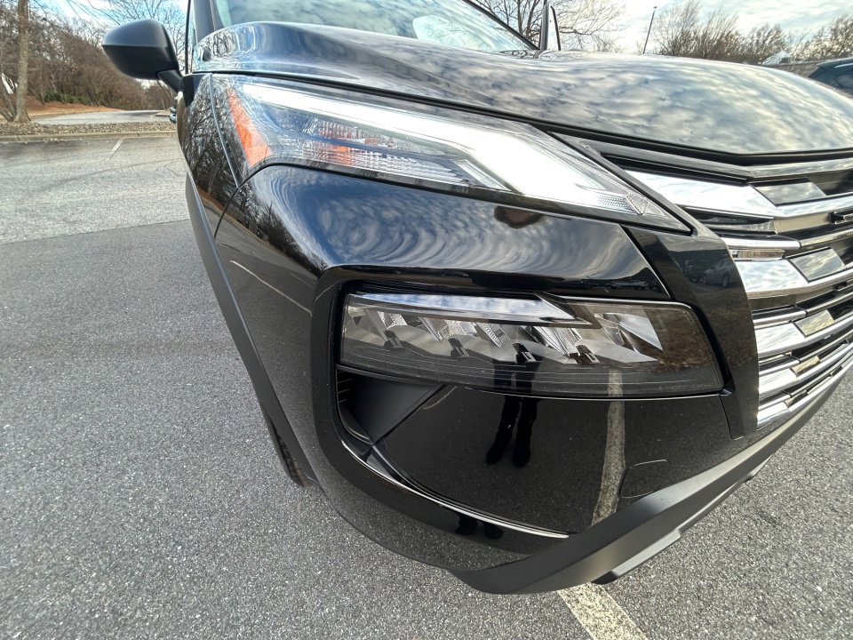 Used 2025 Nissan Rogue S image 24