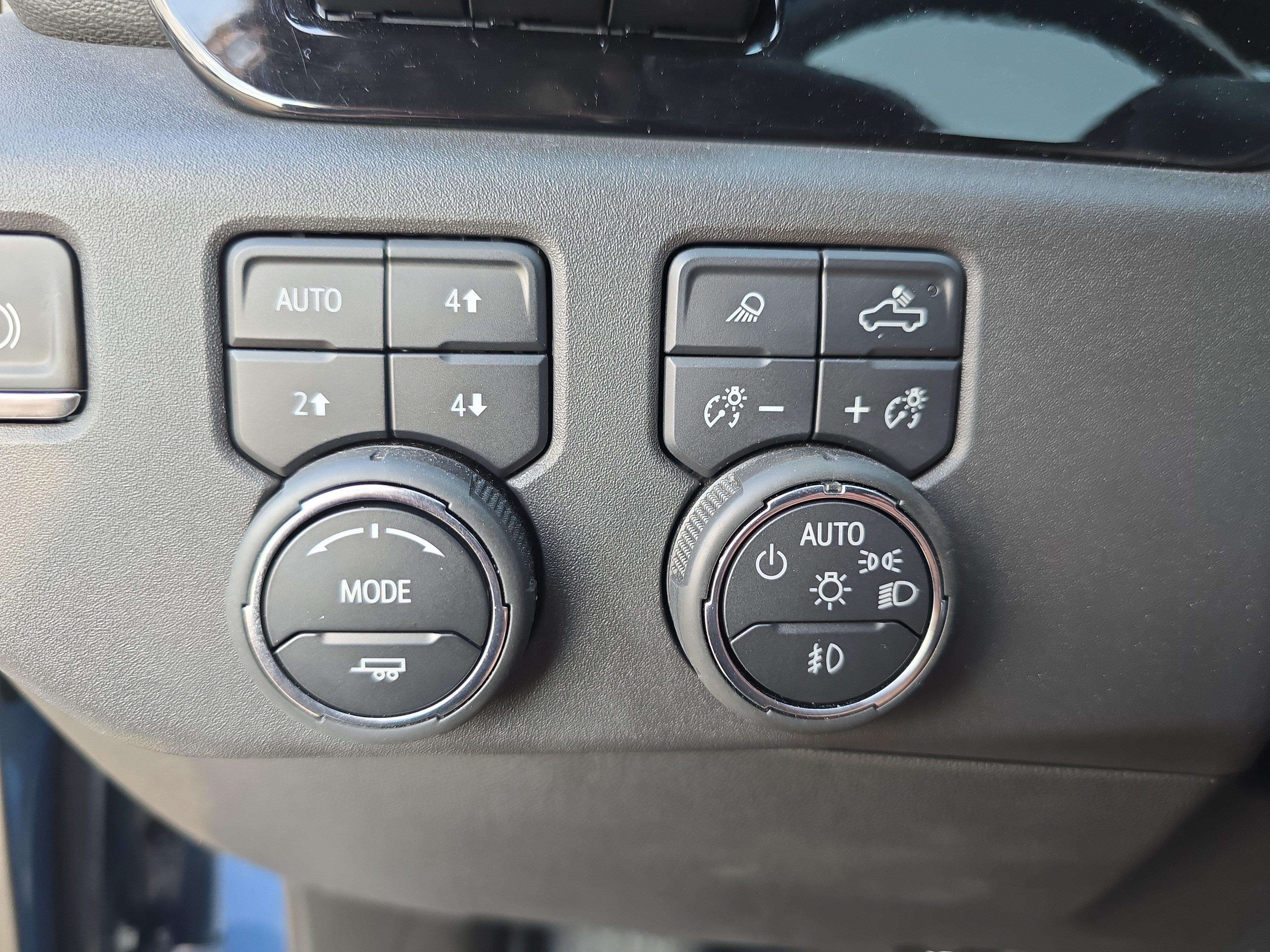 Used 2024 Chevrolet Silverado 1500 High Country w/ High Country Premium Package AWD/4WD image 27