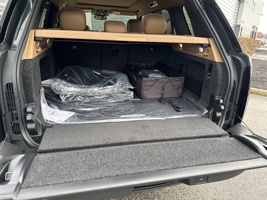 New 2025 Land Rover Range Rover SE image 6