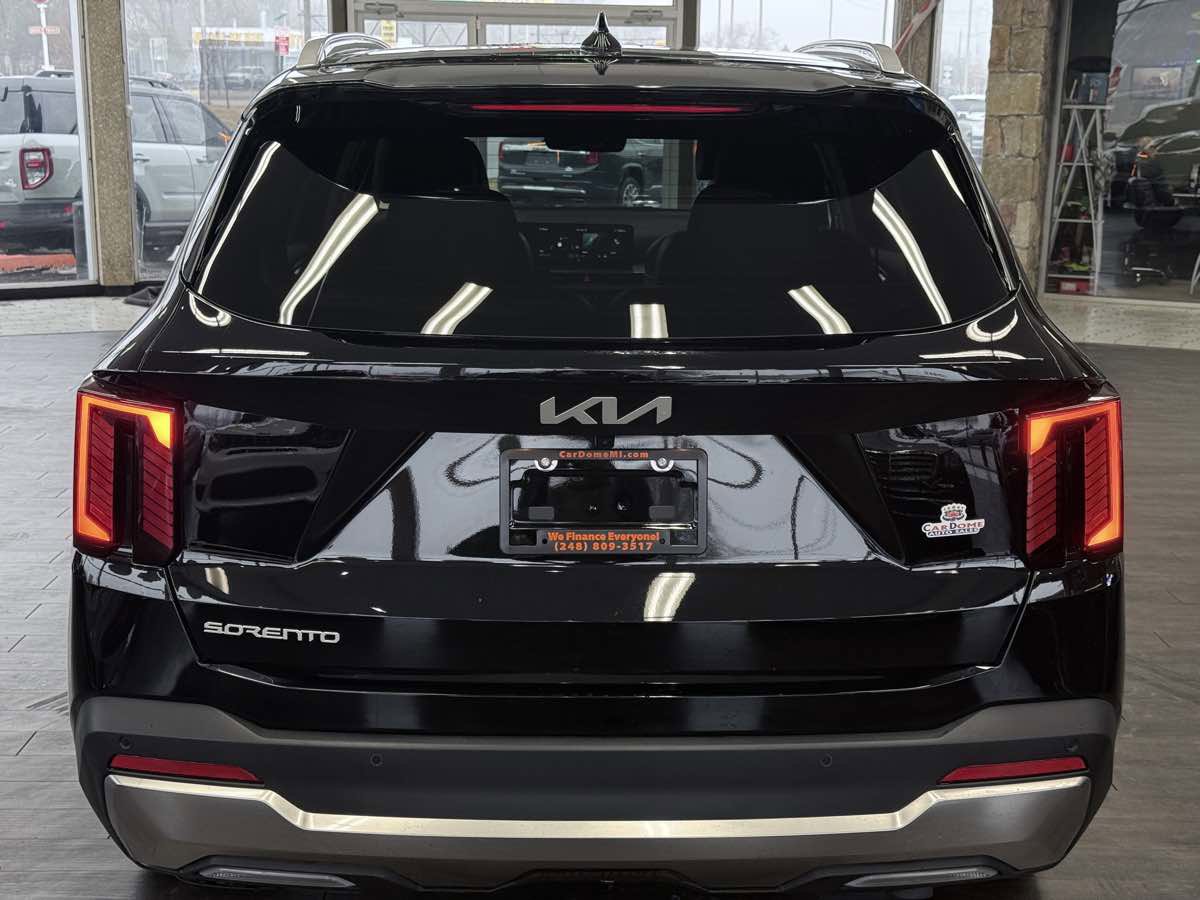 Used 2025 Kia Sorento SX image 12
