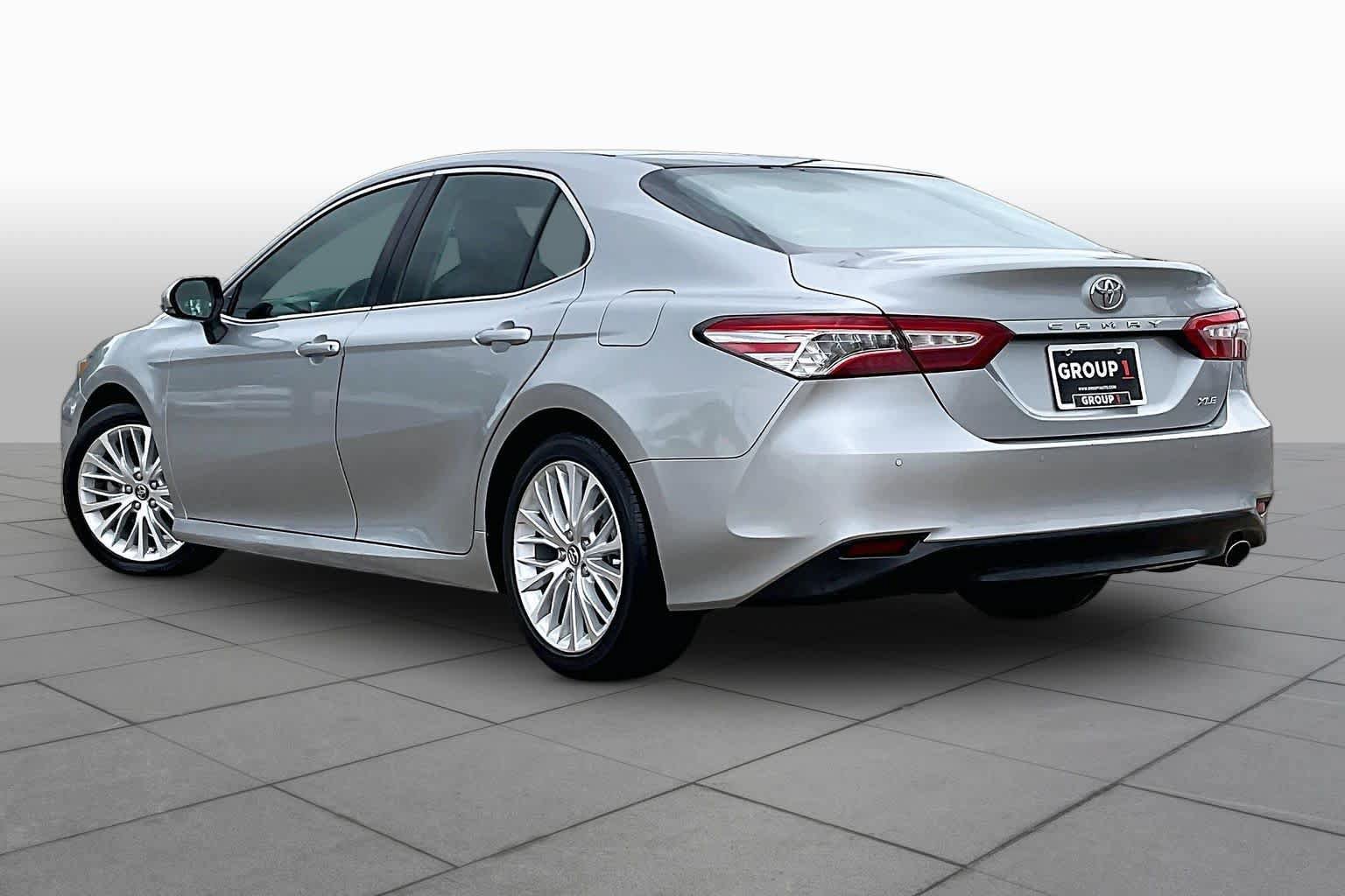 Used 2018 Toyota Camry XLE FWD image 12