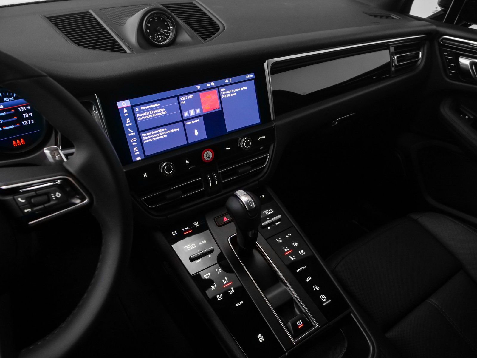 Certified 2025 Porsche Macan image 30