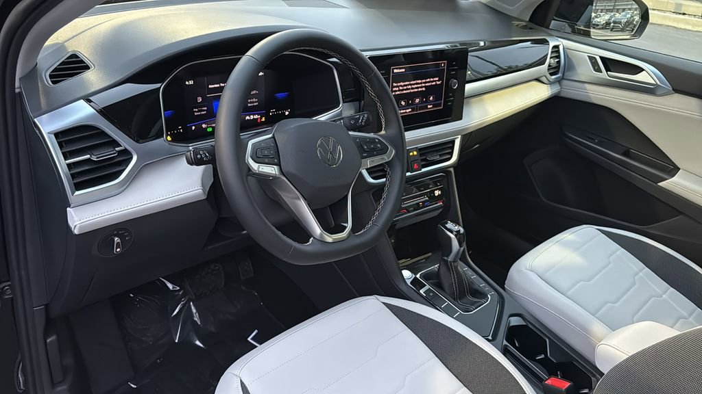 New 2026 Volkswagen Taos SE image 9