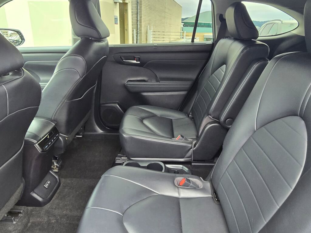 Used 2023 Toyota Highlander XLE FWD image 17