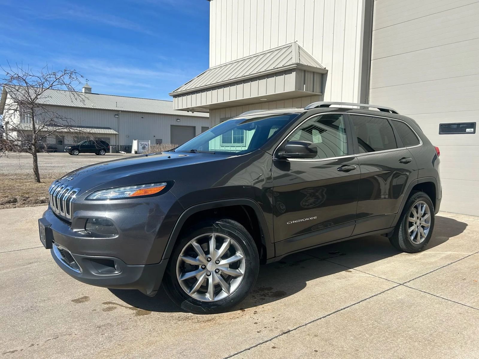 Used 2018 Jeep Cherokee Limited image 1