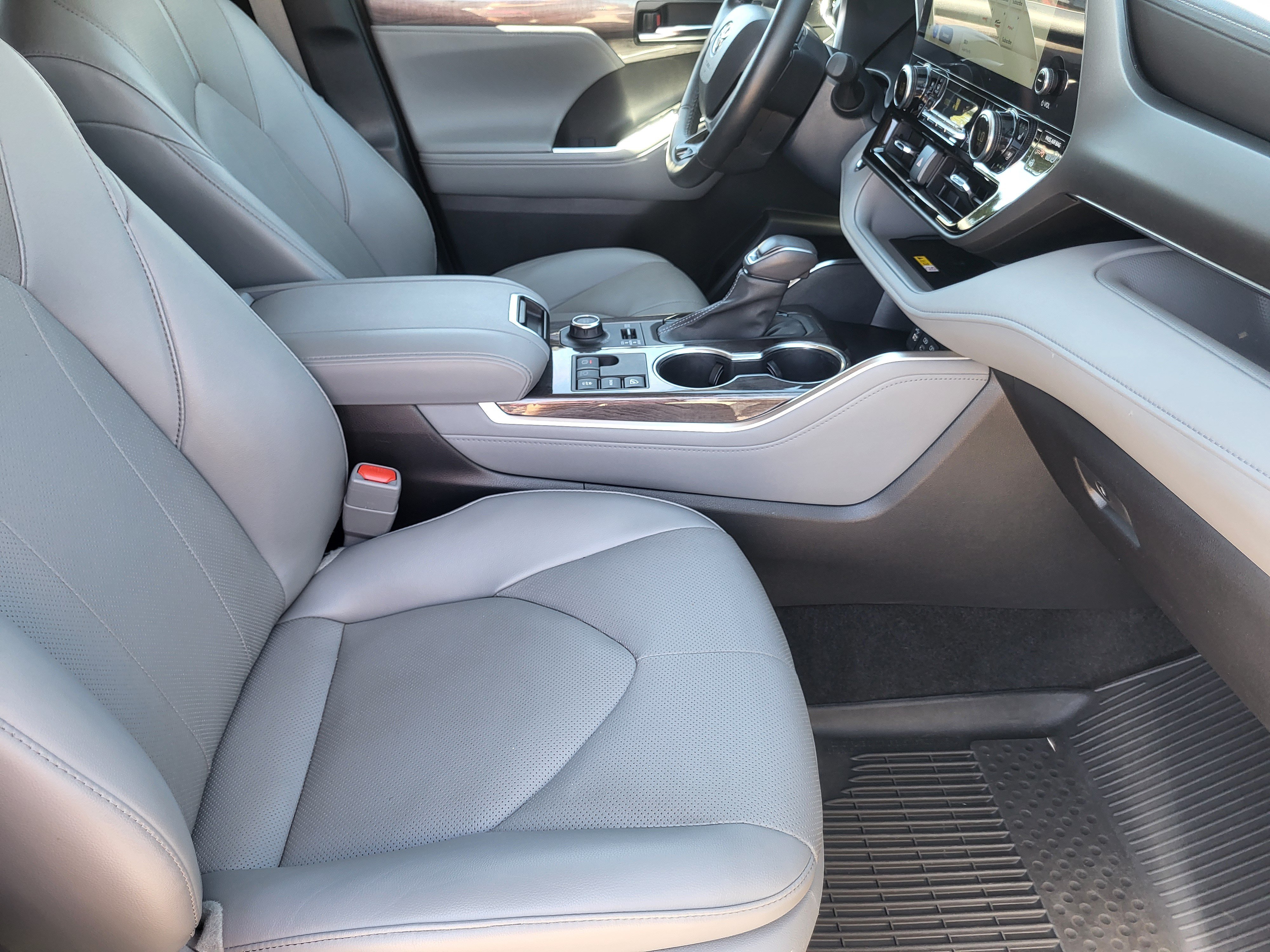 Used 2023 Toyota Highlander Limited AWD/4WD image 11