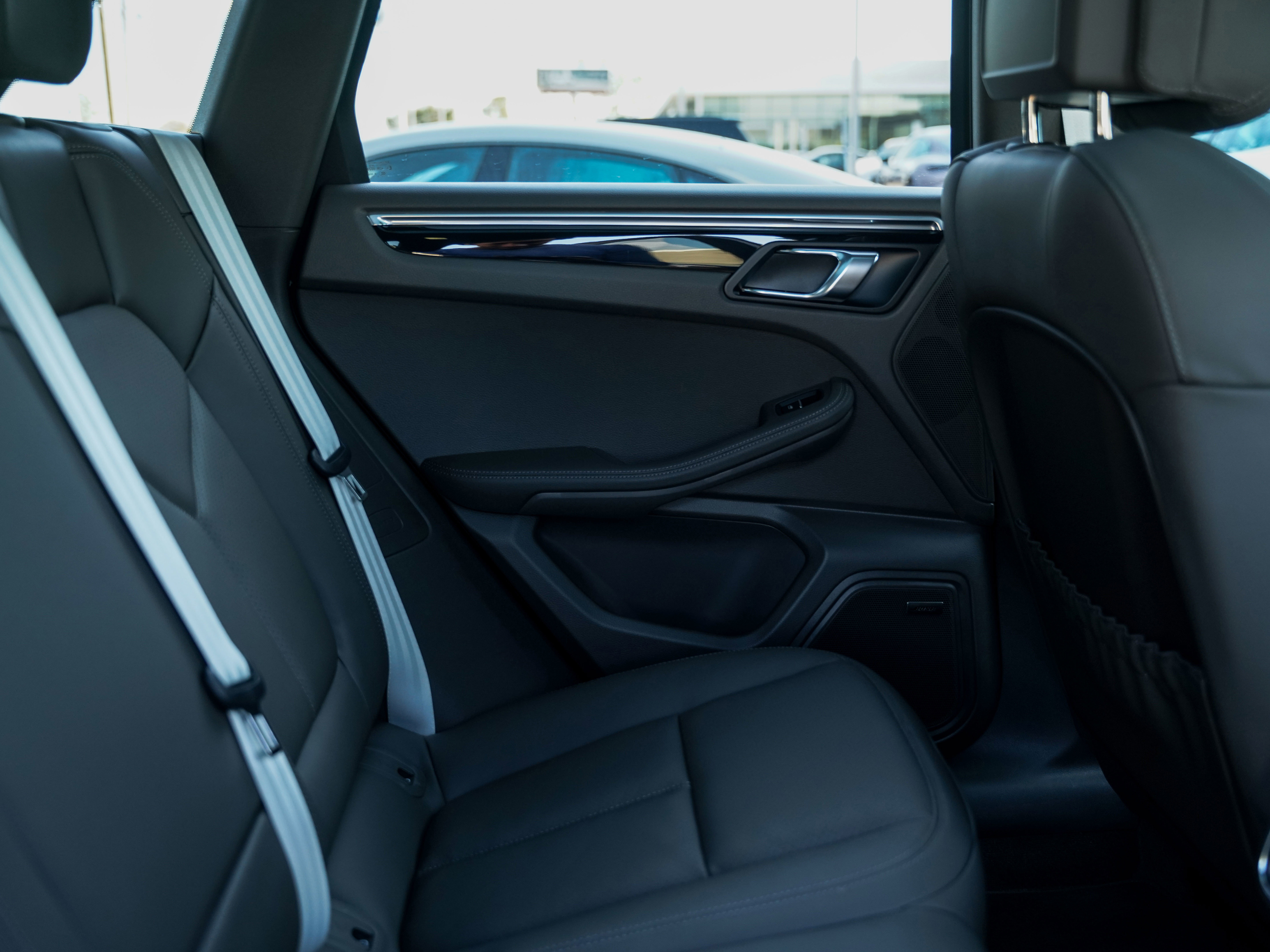 Certified 2025 Porsche Macan image 29