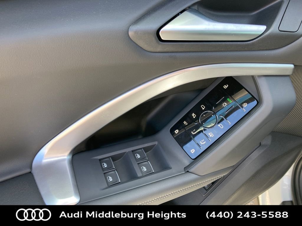 Used 2025 Audi Q5 Premium w/ Convenience Package image 13