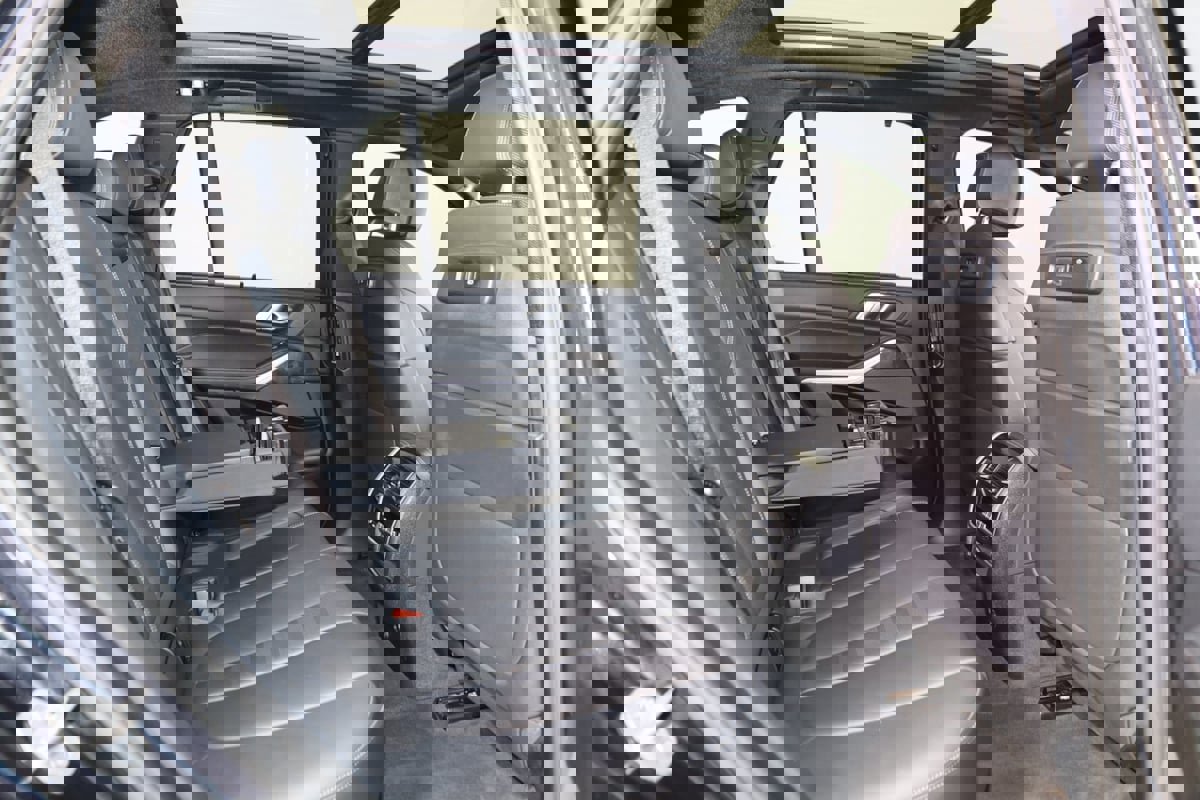 Used 2021 BMW X5 M50i image 14