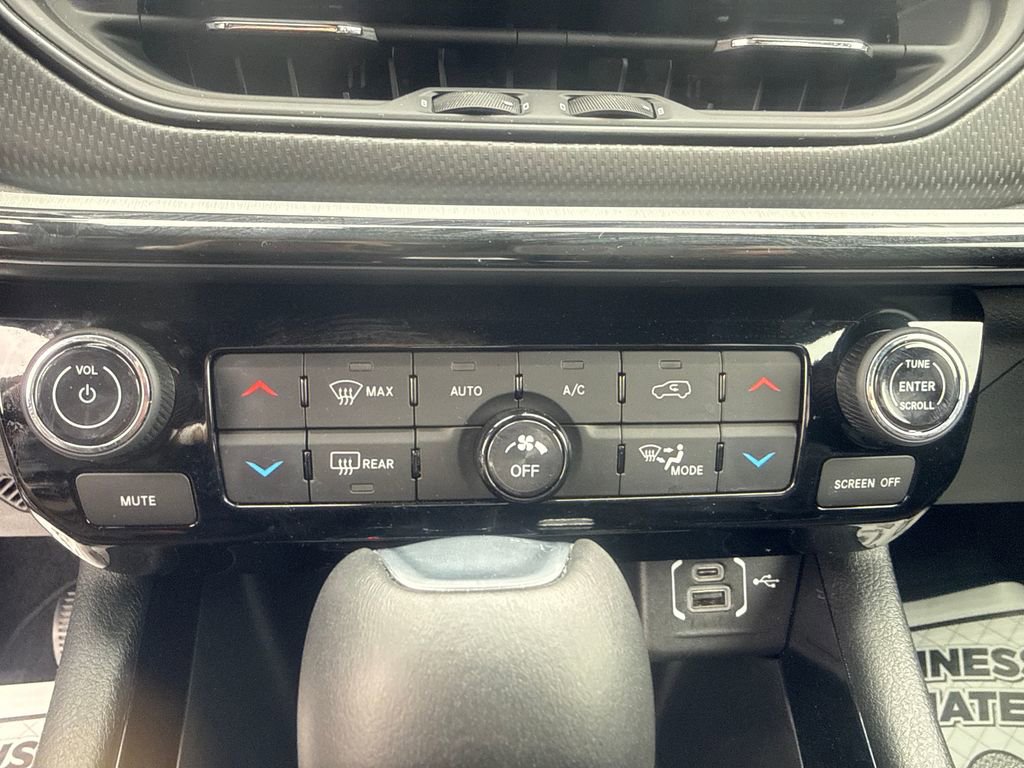 Used 2025 Jeep Compass Limited w/ High Altitude Package AWD/4WD image 16