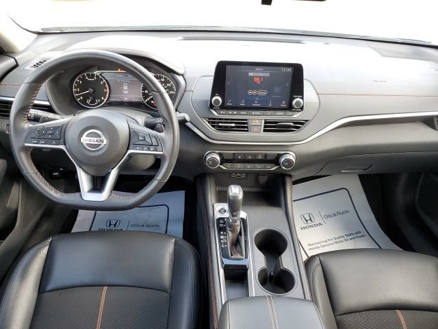 Used 2022 Nissan Altima 2.5 SR FWD image 11