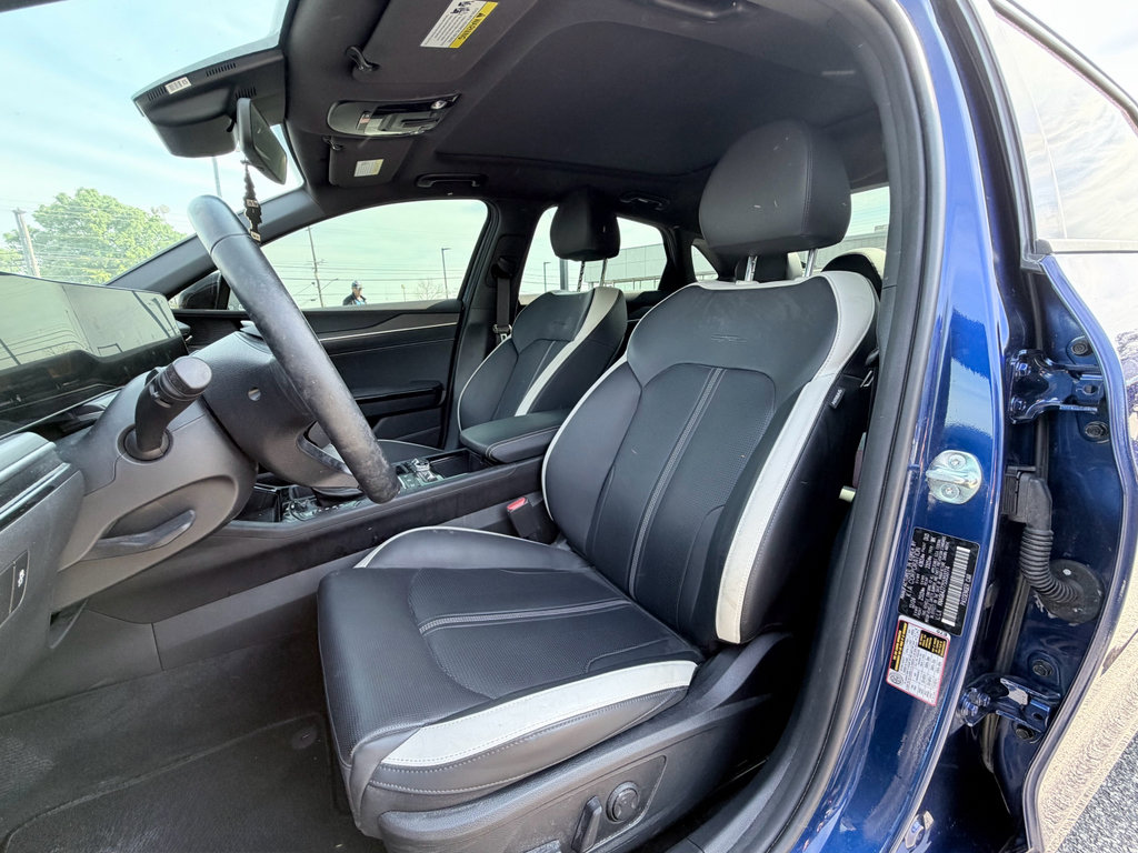 Used 2025 Kia K5 GT-Line w/ GT-Line Premium Package FWD image 12