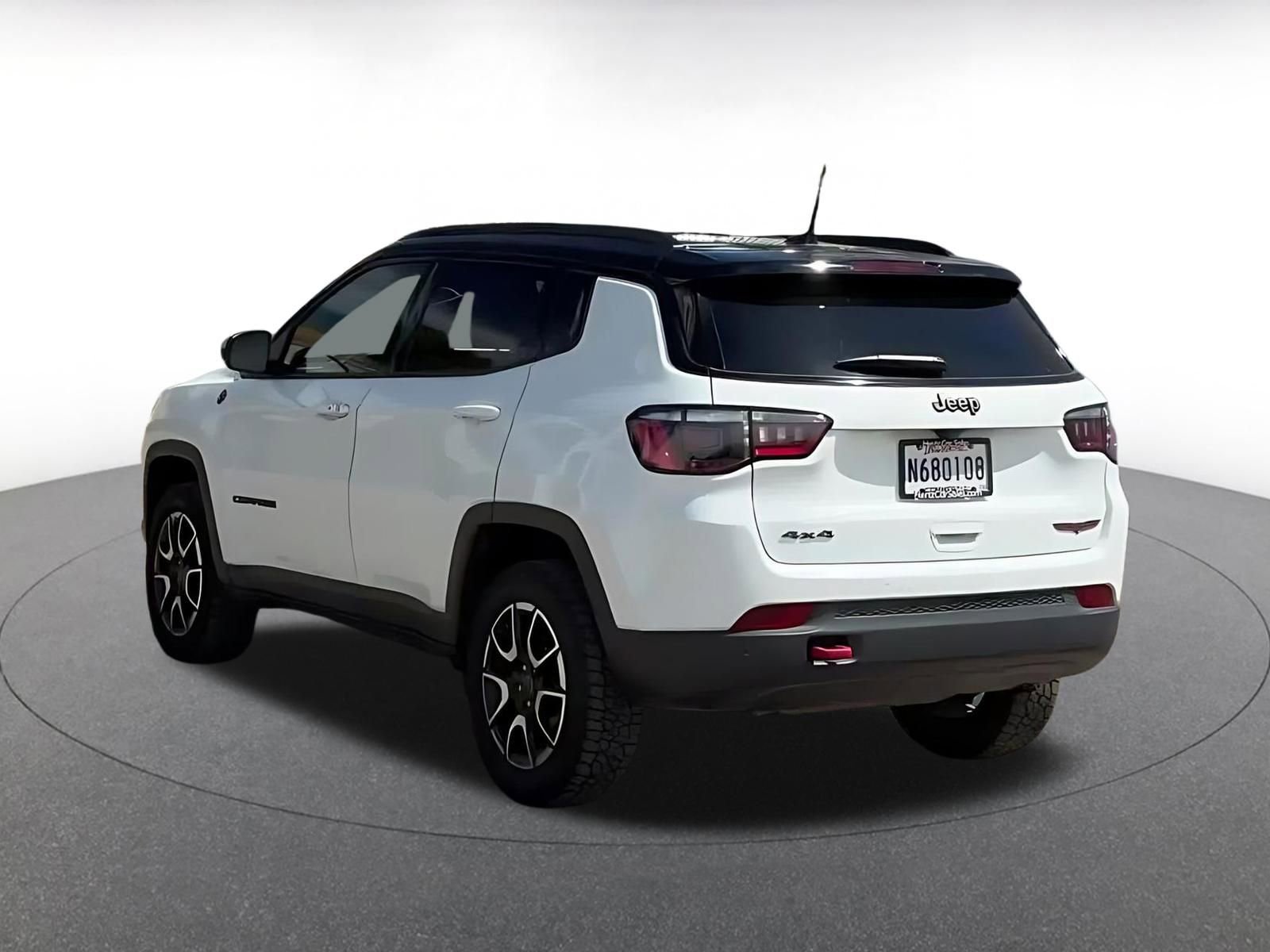 Used 2025 Jeep Compass Trailhawk image 11