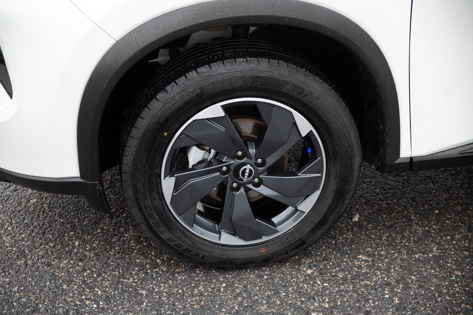 Used 2025 Nissan Rogue SV AWD/4WD image 9